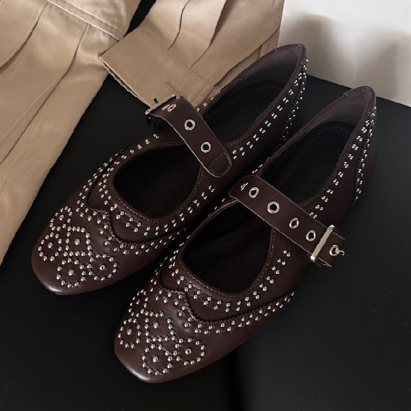 Retro Rivet Buckle Design Flat - Women Fashion Brand 评论和价格