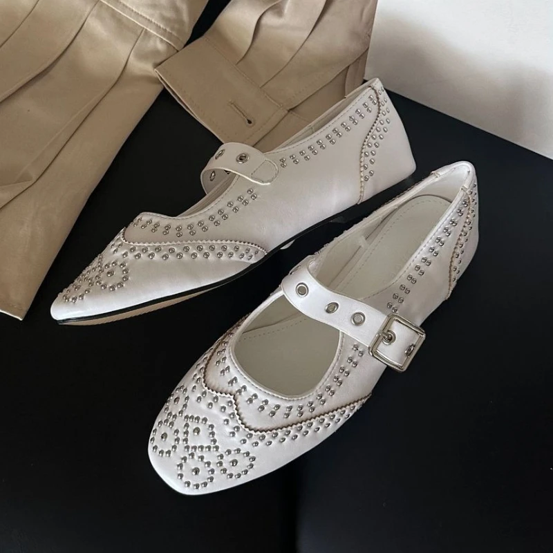 Retro Rivet Buckle Design Flat - Women Fashion Brand 评论和价格
