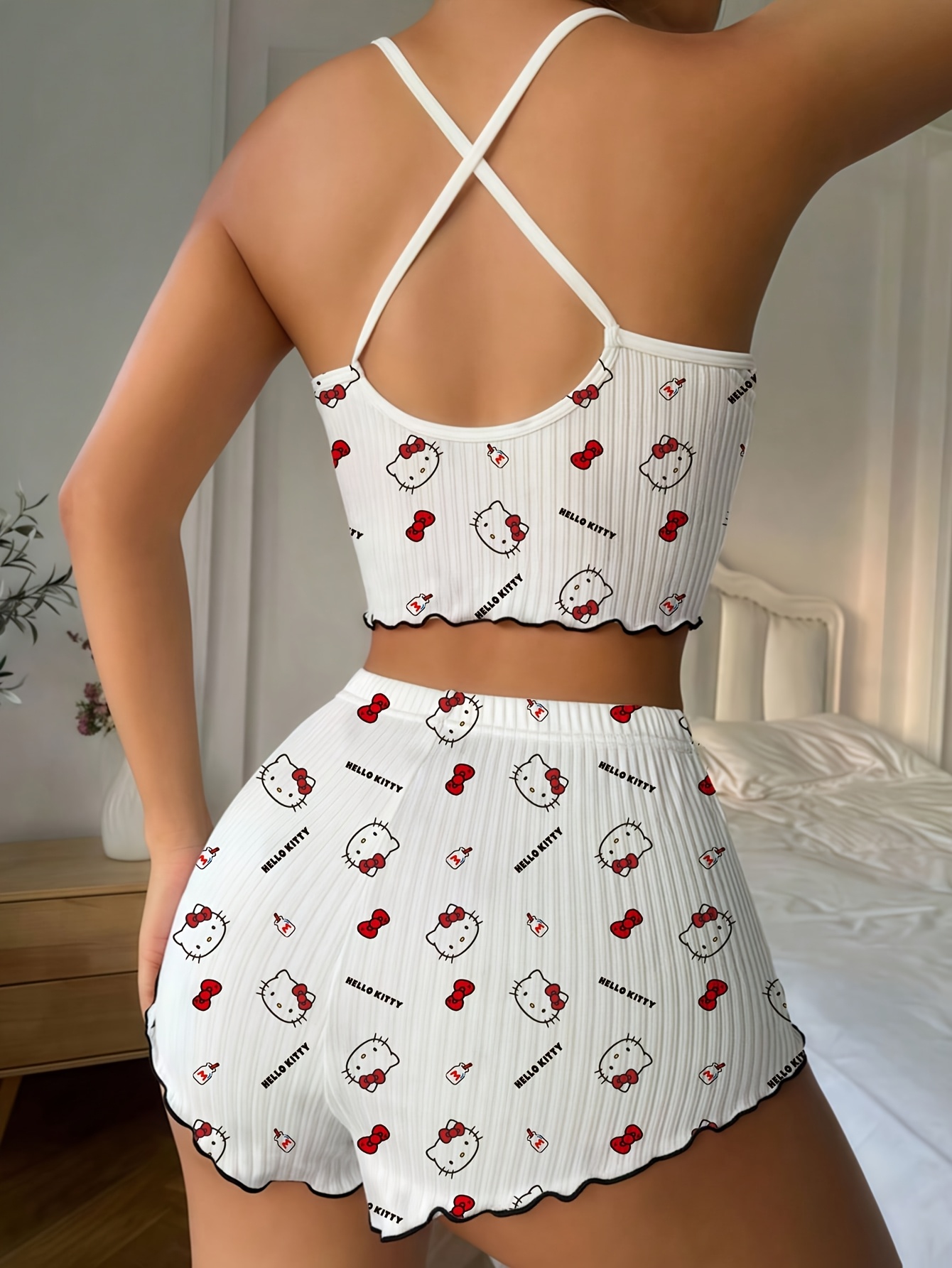 Sanrio Hello Kitty Bowknot Sus - Women Top Fashion 评论和价格