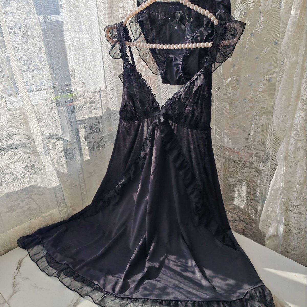 Women Black Ice Silk Nightgown - Spaghetti Strap Dress 评论和价格